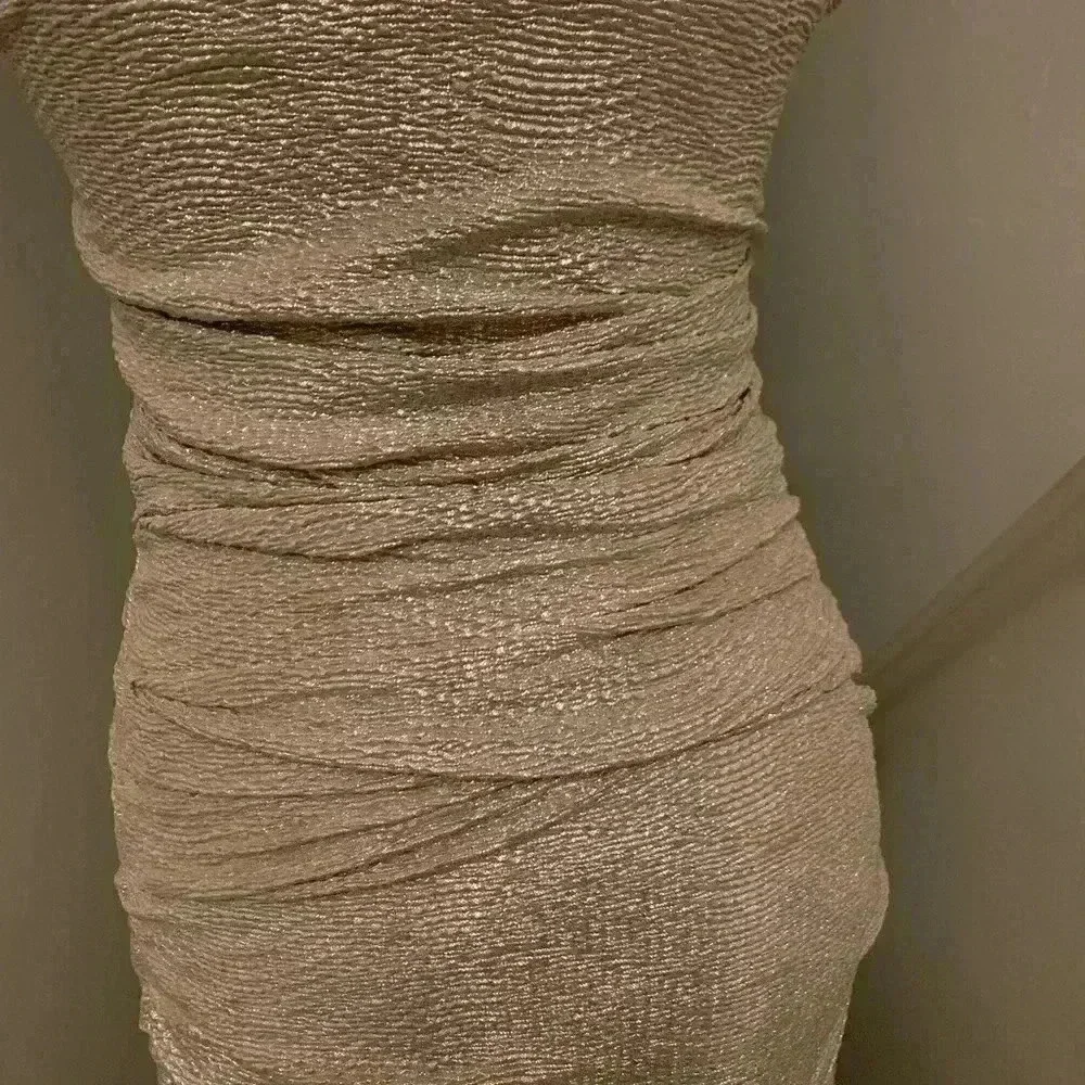 Express gold ruched one shoulder dress size 4 - Picture 3 of 8